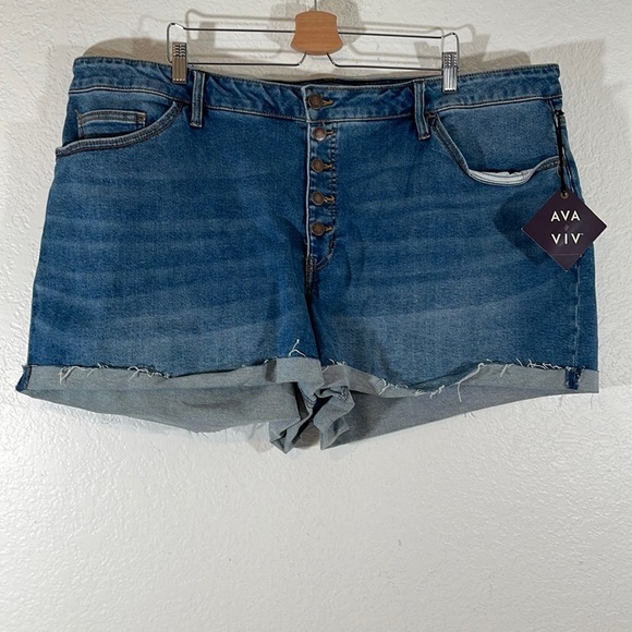 Ava & Viv Blue Mid Rise Cuffed Midi Denim Shorts Plus Size 26W Button Front NEW - Picture 2 of 10